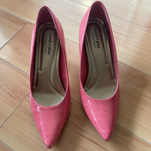 Comfort Plus by Predictions Heels Size 7
